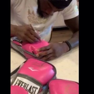 Deontay Wilder Signed Glove 壘 Giveaway! ⤵️ . During The Entire Month...