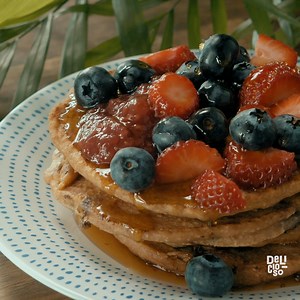 6.6K views | ¡No hay porque resistirse! Prueba ésta deliciosa receta de hot cakes que es perfecta para todos los amantes del chocolate. 丹𢡄 #EstoEsDelicioso | Delicioso | Facebook