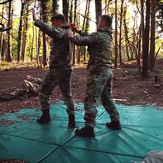 The Royal Marines have been showcasing some old fashioned hand-to-hand combat. Do not try this at home... Head here for the full video: http://forces.net/news/watch-commando-unarmed-combat-demonstration CREDIT: Royal Navy | Forces News
