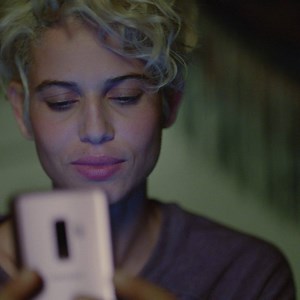 3.6K views · 43 reactions | الصورة تحكي أكثر من ألف كلمة. خبّرنا حكاياتك مع كاميرا تعمل منك إيموجي كله إحساس #GalaxyS9 | Samsung | Facebook