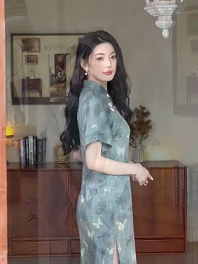 Traditional Chinese elegant cheongsam, slim and sexy leg slit dress.#旗袍 #cheongsam #dress #qipao