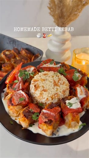 Homemade Beyti Kebab Ingredients • 700 g ground meat • 1 onion • 15 g parsley (a handful) • 1 egg • Spices: salt, pepper, paprika, garlic powder, a little Vegeta (without nutmeg) • 1 package of large yufka leaves (available at Turkish supermarkets) • Oil (for brushing) Also: • 200 g natural yogurt • 1–2 garlic cloves Tomato sauce • 1 tbsp butter (approx. 20 g) • 2 tbsp tomato paste • 1 tbsp paprika • 300 ml hot water • Salt, pepper, paprika Preparation 1. Knead the ground meat, finely chopped on