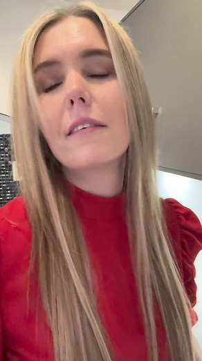 Let’s clean the crumbs out of my drawers. I don’t like overwhelming scents (I'm sensitive to strong smells) so finding sprays is hard, but I think I may have found it with this one. All my sharp knives have jackets on them to keep my hands safe, so now all that is left to do is get this cutlery drawer sparkling! #TidySpaceTidyMind #CleaningAdventure #FreshAndClean #ScentSensitiveSolutions #HappyCleaningVideo Description: Claire is in her kitchen, chatting casually with the camera. Her long blond