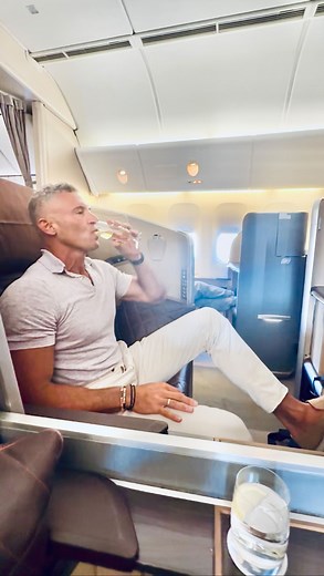 In a world obsessed with asking “What do you bring to the table?”… mature men don’t need to ask. They observe. They listen. They recognize value without turning it into an interrogation. If you’re still grilling people like you’re conducting a job interview, you’re missing the point. Value reveals itself in time — if you’re secure enough to see it. #BobbyG #BuiltOverTime #YoureNeverTooOld #MindsetShift #RelationshipWisdom #MenWhoLead #PersonalGrowth #MatureMasculinity #LifeLessons | Haralambos B