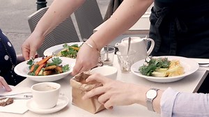 44K views · 404 reactions | Le Local, le premier resto 0 déchet de Bruxelles, c´est le combo parfait pour ceux qui veulent se faire du bien tout en faisant du bien aux producteurs locaux mais aussi à la planète ! | visit.brussels | Facebook