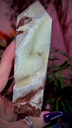 Mexican Lace Agate Point with Druzy. #homedecorart #homedecorlover #homedecorlove #homedecor #mexicanlaceagate #instagood #love #mexicancrazylace #laceagate #crystalpoint #crystalpoints #druzy #druzyagate #druzystone #druzycrystal #druzycrystals #agatedruzy #druzylove #druzypendant #druzyagates #druzystones #crystals #healingcrystals #crystalsofig #crystalsofinstagram #ilovecrystals #abundancecrystals #meditatewithcrystals #highvibecrystals #rockcrystals | Messy Awakening Tarot and Crystals