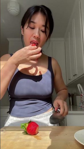 Deliciously Simple: Strawberry Chocolate Quinoa Bars