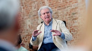 César Antonio Molina, exministro de Zapatero, en 'El Cascabel': "Europa nos está traicionando"