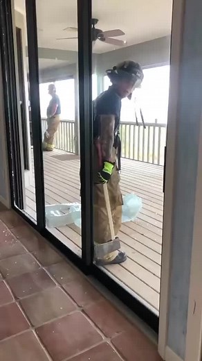 Lowkey satisfying (Via: @Erik Fatica) #fyp #foryou #viral #fire #fd #firedept #firedepartment #firefighter #firefighters #firefightertiktok