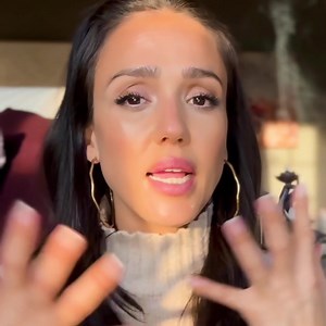 723 reactions · 36 shares | New year, same love for my skincare game  And being your skincare #mama 藍 But seriously - no unrealistic new year expectations over here - just continuing to practice✨ & these @honest_beauty #winterskincare ❄️ essentials are all the hydration hype 奈懶 | Jessica Alba | Facebook