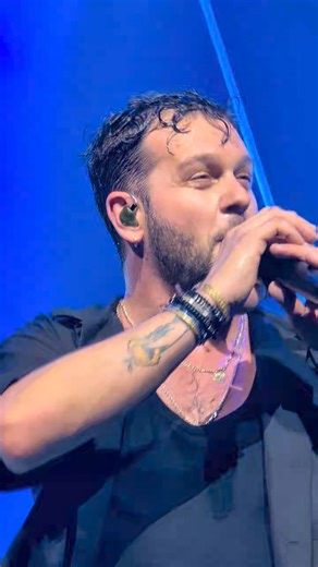 64K views · 2.6K reactions | Retour sur le concert de Claudio Capéo mercredi soir à Jullouville où il a réussi à chauffer le public avec son tube "Plus haut" | Fan de concerts | Facebook