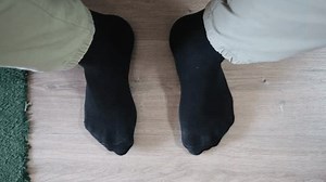 Mann sitzend auf Couch auf Lederstiefel: Stockvideos & Filmmaterial (100 % lizenzfrei) 3925662409 | Shutterstock