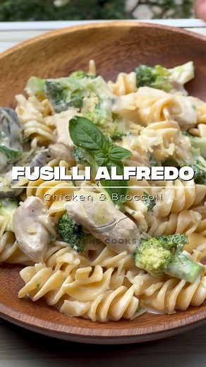 Fusilli Alfredo with Chicken, Mushrooms and Broccoli #FusilliPasta #alfredopasta #pastalovers #cookingreels | Atong Cooks