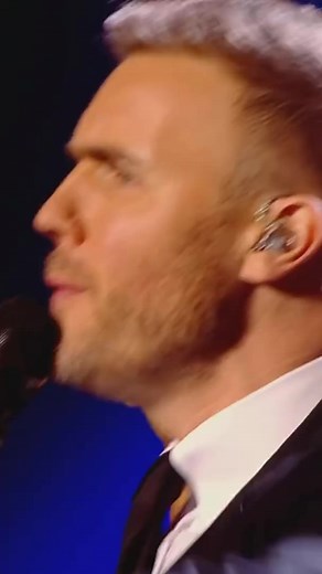 Just a bunch of people who were dragged to a Gary Barlow concert and rehearsed this moment ! They didn't disapoint ! ❤️ | Gary Barlow