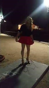 crossdresser Bee windy skirt