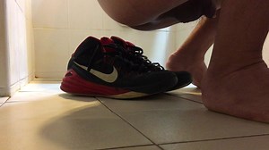 poop on NIKE hyperdunk
