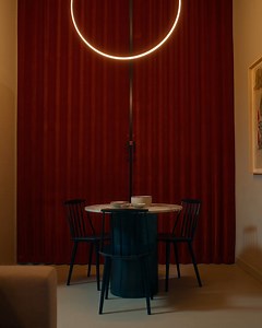 Hoe voeg je een vleugje pop toe aan de avant-garde? Ontdek Manuel Barbieri's favoriete #CatawikiFind tijdens de nieuwste editie van ROOMS. Wat is jouw meest bijzondere vondst op Catawiki? Tag ons en gebruik de hashtag #Catawiki om mogelijk uitgelicht te worden. | Catawiki | Facebook