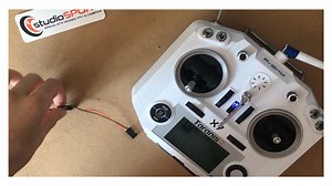 Cette vidéo tutoriel va vous expliquer comment flasher un RX FrSky avec votre radiocommande FrSky. Flasher un récepteur permet de le mettre à jour et/ou de changer la norme de son firmware, EU-LBT ou FCC. Ce tutoriel fonctionne avec les produits (récepteur / radiocommande) qui possède le firmware ACCST. | studioSPORT