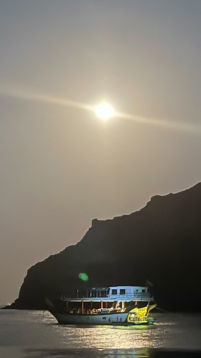 Everybody loves dolphins right ? This weekend we saw them 3 different times doing flips for us and racing our boat 🚤 amazing! mussandam is such a special place! We enjoyed sleeping in our huge boat with beds changing rooms showers and toilets all on board! Next trip Nov 4-5 ! Whose jumping in? #dolphins #mussandam #yachting #kumzar | UAE Trekkers