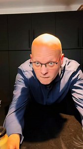 Jeg ved du har undret dig over hvad der smager bedst i pølsehorn. Så nu kom den ultimative test så du endelig kan få svar. Ketchup eller sennep? | Rene Vester