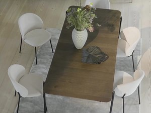 Erlebe Augusta: Ein minimalistischer und moderner Esstisch mit Zusatztischplatte, der dein Esszimmer ideal abrundet. Entdecke den Augusta Esstisch. | BoConcept
