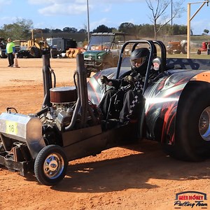 Action at the staring line!! #minirod #tractorpulling | Mini Rod Pullers