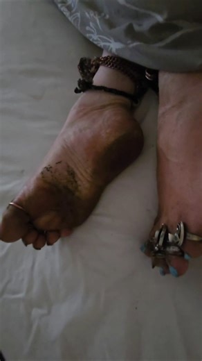 morning feet #barefoot #feet #foot #toerings #dirtyfeet