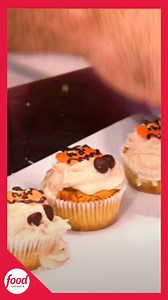 Con la temática del Scream Fest, los reposteros deben enfrentar el desafío de crear cupcakes con sabores terroríficos que los lleven a la siguiente ronda. ¿Quién superará este espeluznante reto? #CupcakeWars 🎃🧁👻 Disfruta el contenido de Discovery en MAX. Suscríbete ahora: | Food Network Latinoamérica