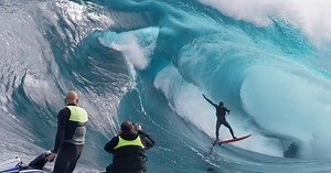 After 17-Year Hiatus, a Slab Savant Returns to Shipstern Bluff
