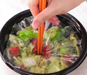 2.5M views · 1K reactions | Try these kitchen hacks to ease tour cooking routine! | 5-Minute Crafts | Facebook