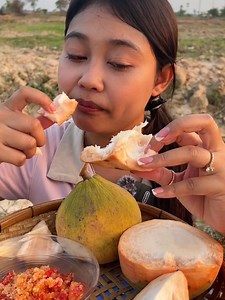 117K views · 811 reactions | Eating big wild mangosteen #food #fruit #asmr #foodlover #mango #asmrsounds #eatingvideos #fruitlover #fruits | Tasty Bite - Van Din | Facebook