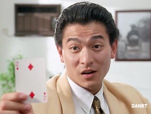 Hai ván bài siêu hạng khiến ai cũng nể phục của Thần bài Hong Kong Xem nhiều Chương trình và Phim hấp dẫn có bản quyền chính thức tại DANET - Dịch vụ cung cấp nội dung theo yêu cầu của BHD #ThanBai #LuuDucHoa #ChauTinhTri #DramaTQ | BHD Giải trí Châu Á