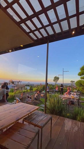 Nikmati Sunrise Kopi di Blyss Cafe Kota Batu