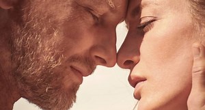 Zo zie je ze niet vaak: Barry Atsma en Noortje Herlaar in intieme fotoshoot