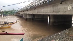 14 reactions | Lebel ng tubig sa Mamburao Bridge as of 5:30pm. 헔헻헴...