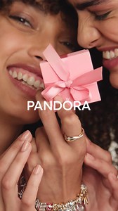Cada momento tiene su propia historia. Cuenta la tuya con una joya Pandora y llévala siempre contigo. | Pandora | Facebook