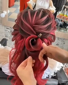33K views · 542 reactions | Coc floral, din bucle ✨#cocuri #coafuri #bucle #roscat #updo | Tunsori la moda | Facebook