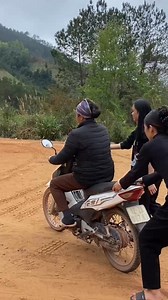 Ca dạy mama lái xe hơi nhọc😆 Bảo sao không thể béo nổi là đây chứ đâu🤣 Con gái với 2 cháu Tô Hoài Giang Tô Quỳnh Như dạy vậy mẹ còn không biết đi là lỗi tại mẹ đấy😆 | Tô Kiểm