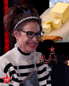 Back To The Future's Claudia Wells a.k.a. Jennifer Parker popped in to see Leigh, and they find that sometimes the English accent can be quite tricky to understand... 📻 virginradio.co.uk #LeighFrancis #ClaudiaWells #JenniferParker #BackToTheFuture #80s #Nostalgia #VirginRadioUK | Virgin Radio UK