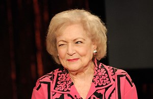 Start Dreaming of a White Christmas - Betty White to Star in a Lifetime Christmas Movie