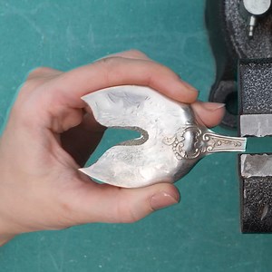Turning Spoon Into A Pretty Necklace | Bored Panda Art