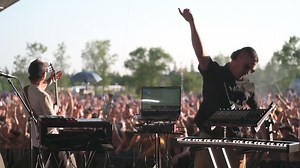 From Western Canada to the world stage— Moontricks’ unique fusion of folk, roots, and electronic beats is something you have to experience live! Catch them at the Burton Cummings Theatre with Dirtwire and Will Evans on November 21. Don’t miss out! 🔥 | Winnipeg Folk Festival