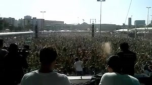 2.6K reactions · 820 shares | Primeira 'explosão' de tinta. #coberturaHappyHoliFortaleza | Wonderland in Rave | Facebook