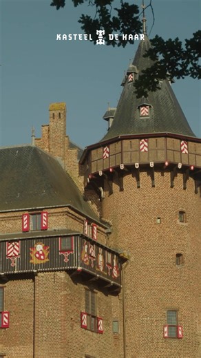 Bezoek het grootste kasteel van Nederland en wandel door uitgestrekte tuinen vol sfeer en historie. Bewonder de indrukwekkende architectuur en kom meer te weten over de verhalen en bewoners van vroeger. Of je nu op zoek bent naar een rustige wandeling of een leuke activiteit met het gezin, Kasteel de Haar heeft voor ieder wat wils. Plan je bezoek en laat je verrassen. | Kasteel de Haar | Facebook