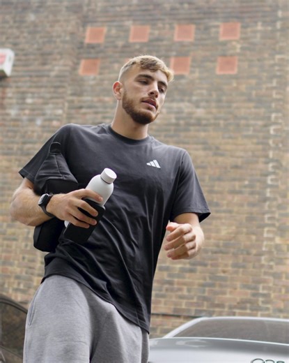 💪 Putting in the hard graft #TownTeamTogether🔴 | Crawley Town FC