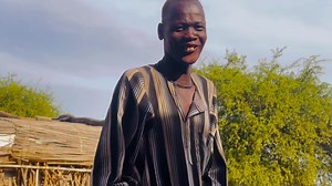 6.9K views · 286 reactions | This crazy fan of the Late Nyankol Mathiang thought the song he sang was for Achuei Deng Ajiing. #AchueiDengAjiing #fan | BEE TV | Facebook