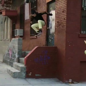 @rachellevinberg persisting through the splits to put it down at this now well known bump in Brooklyn 💪👊 | NY Skateboarding