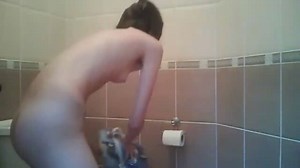 Peep on naked stepsister in bathroom - Voyeur Videos