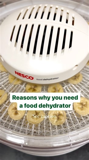 Why do you need a food dehydrator? 1️⃣ it’s perfect for making homemade fruit roll ups without any added preservatives for the kiddos. 2️⃣ You can make your own beef jerky! All you need is ground beef and our jerky seasoning & cure. ✨ 3️⃣ Turn almost anything into a powder. We’ve done strawberry, garlic, blackberry, raspberry and many other powders before! They’re perfect for using in cereal, yogurt, baking recipes, and smoothies! 4️⃣ Make your own homemade pet treats and skip the preservatives 