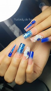 Uñas acrilicas azul rey y glitter. | Yuslaidy de Ruano
